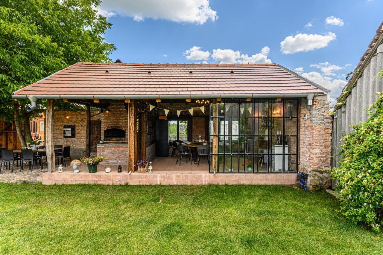 The Good House - Harman Bed & Breakfast Exterior photo